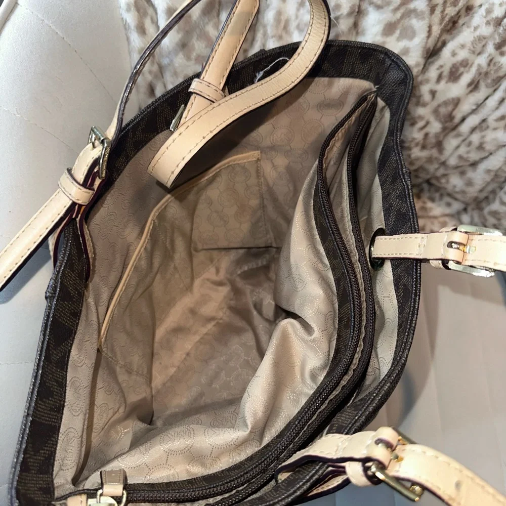Michael Kors purse - Picture 4 of 4